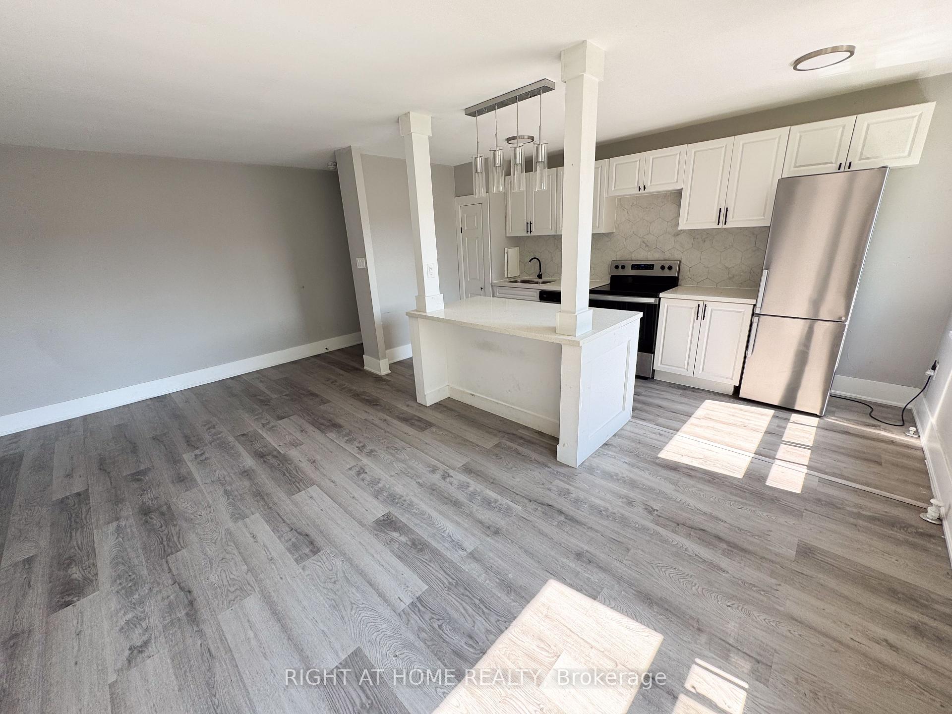 896 Eglinton