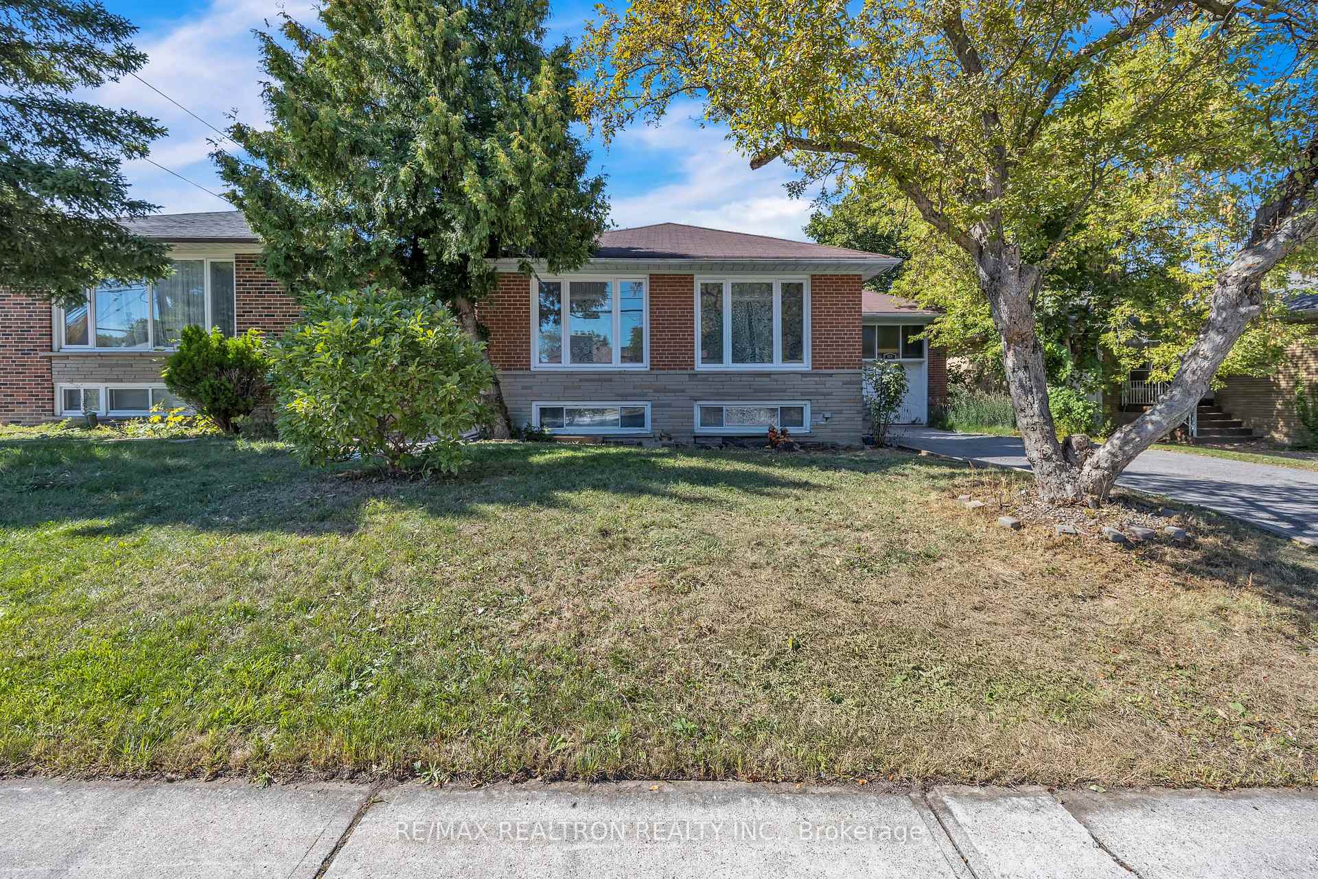 926 Willowdale