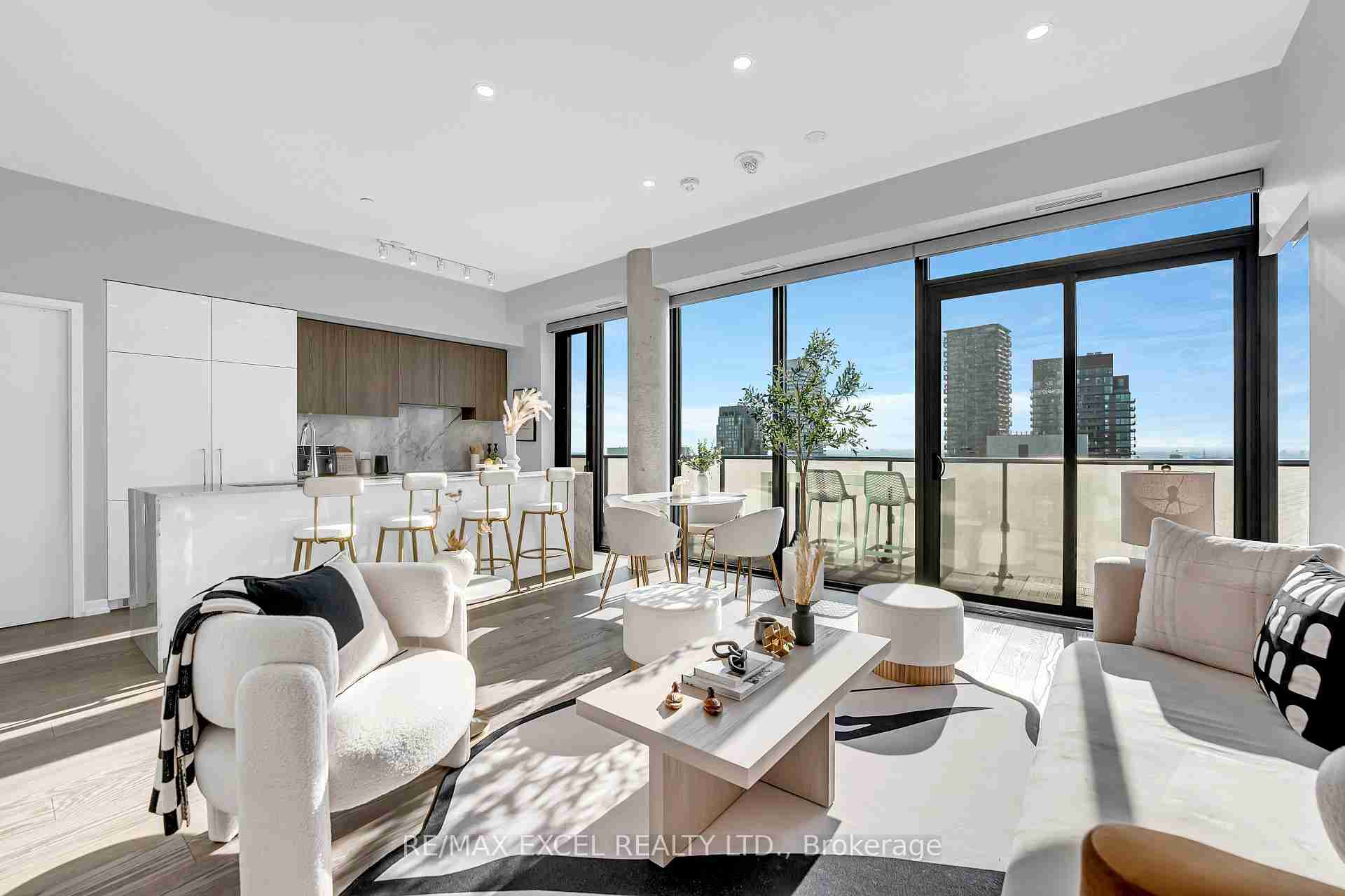 161 Roehampton Toronto C10 - Property Image