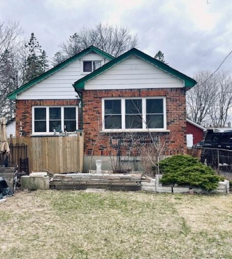 1370 Simcoe