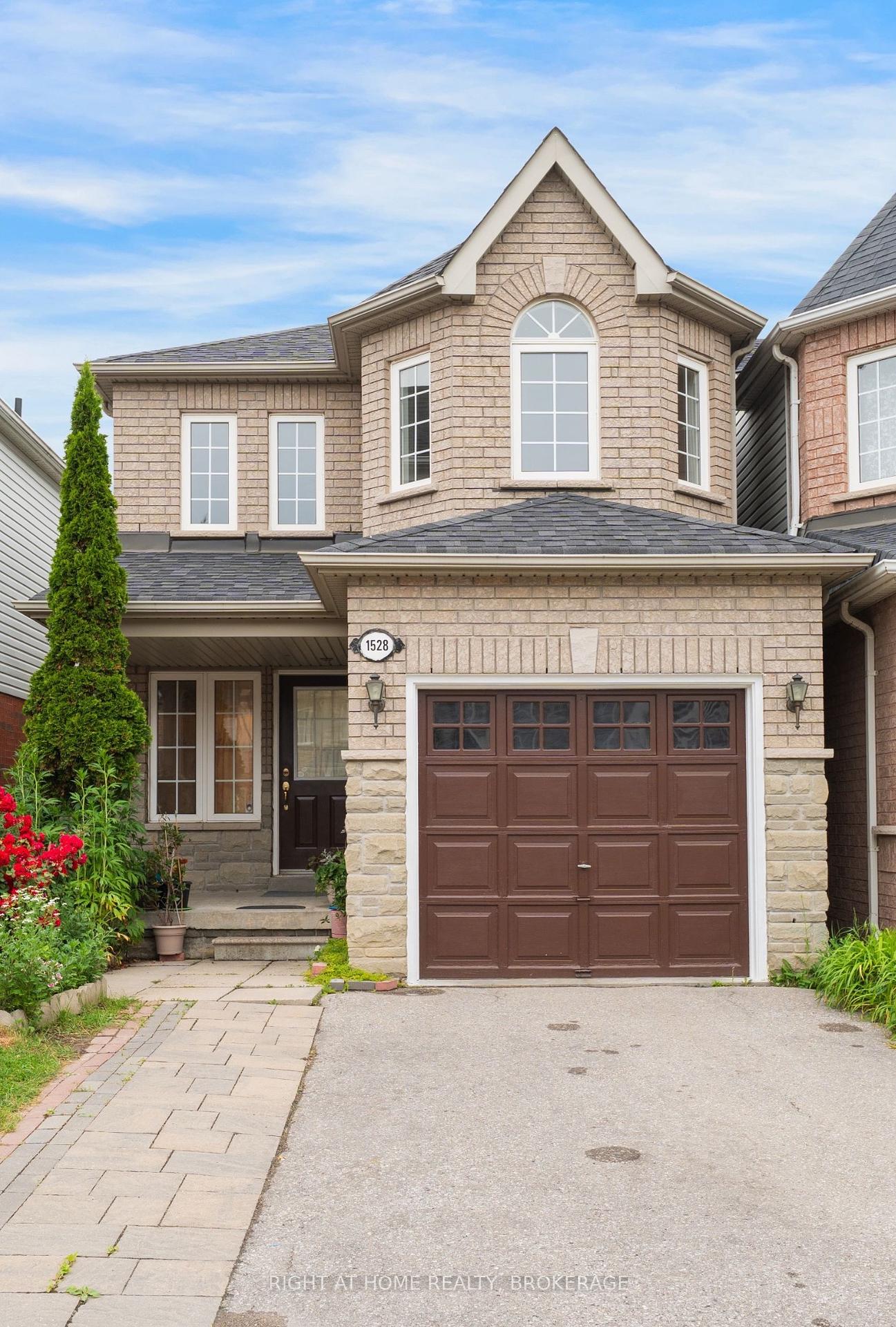 1528 Avonmore