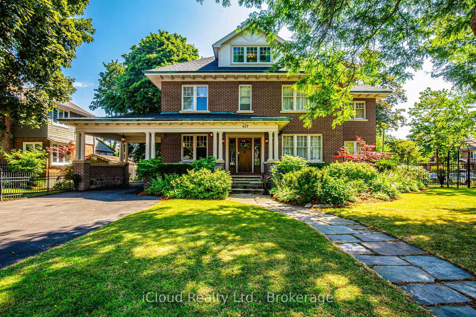 447 Simcoe