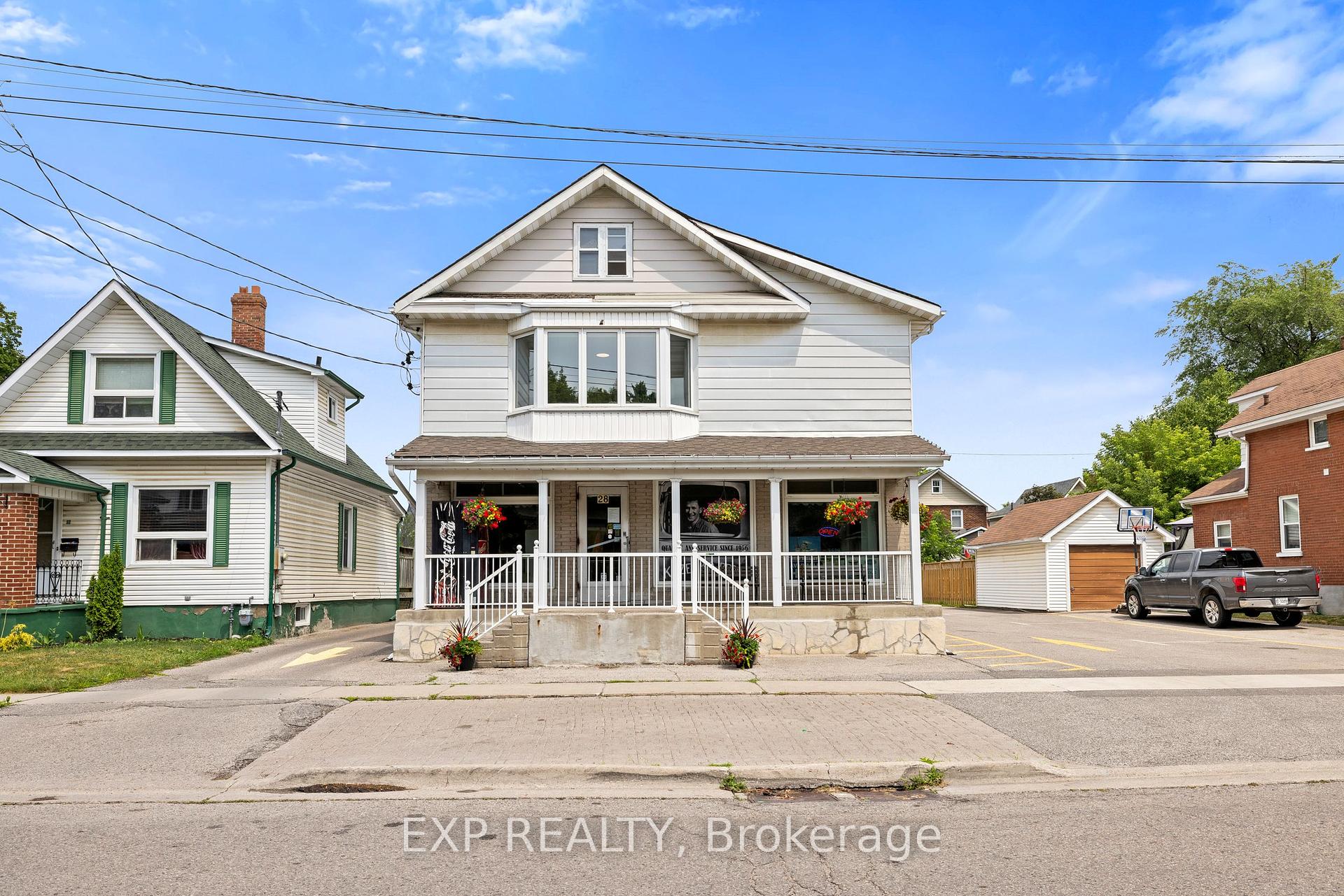 28 Buckingham