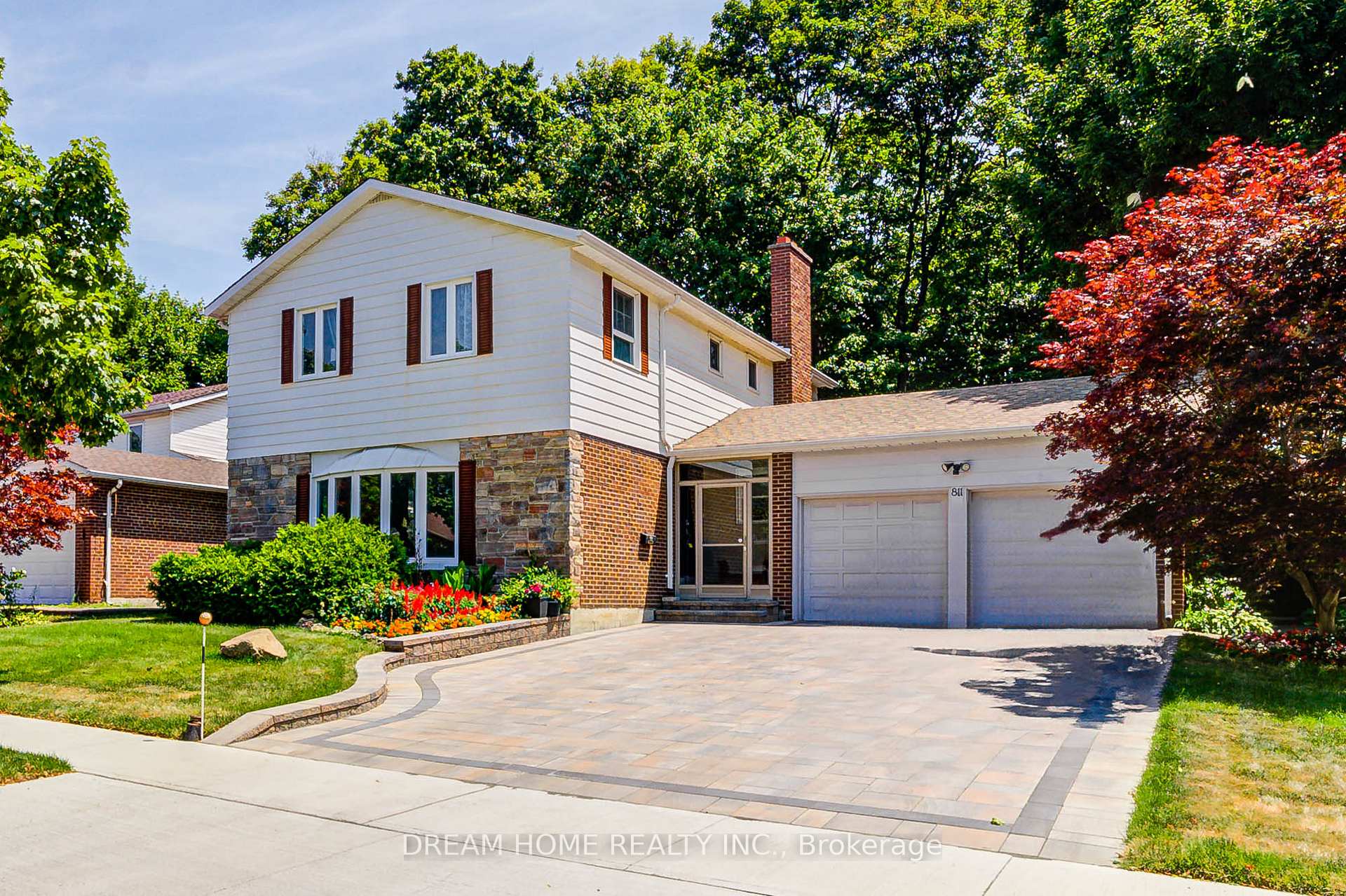 811 Huntingwood