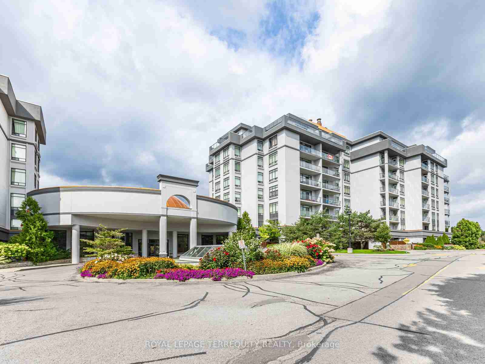 11121 Yonge Richmond Hill - Property Image
