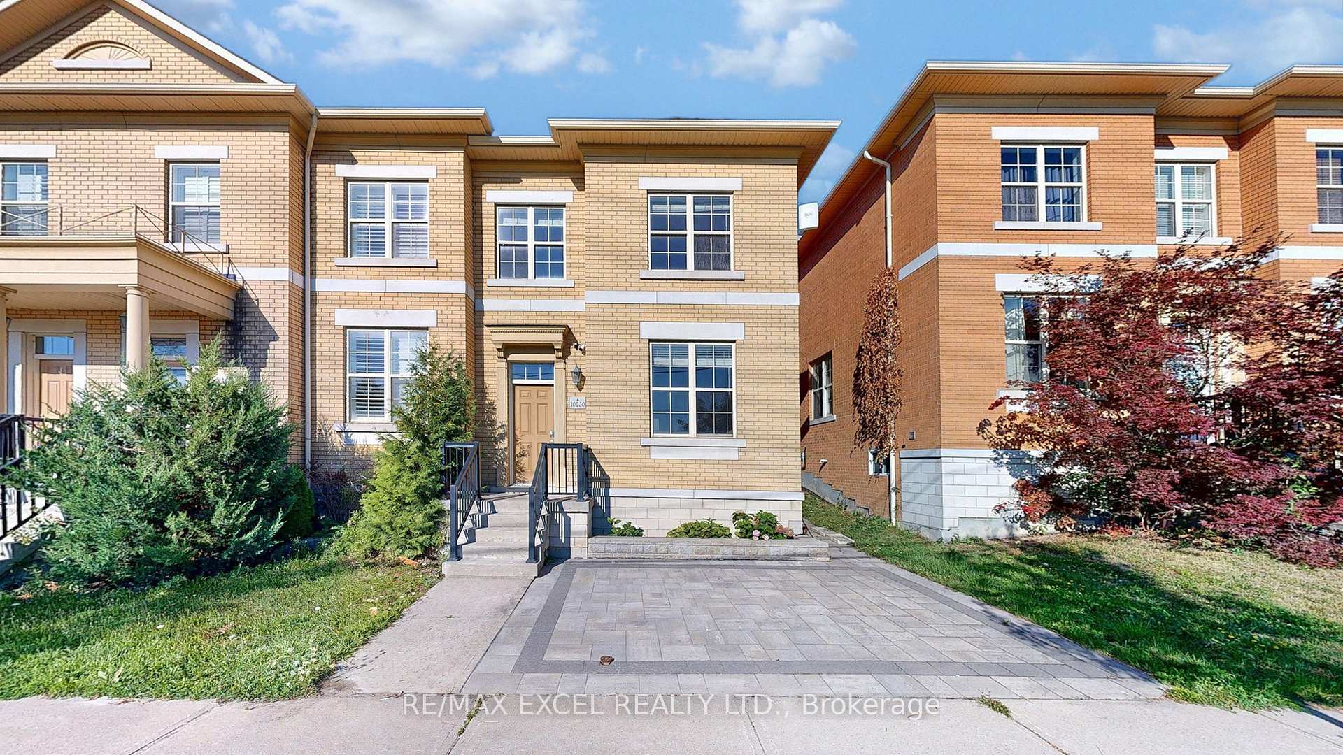 10230 Victoria Square