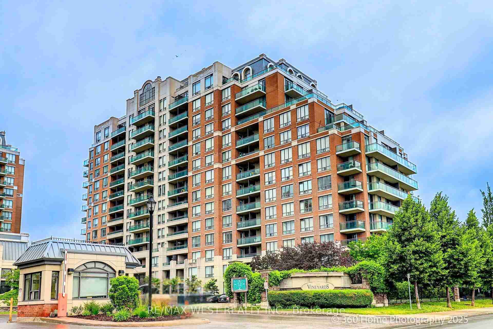 350 Red Maple Richmond Hill - Property Image