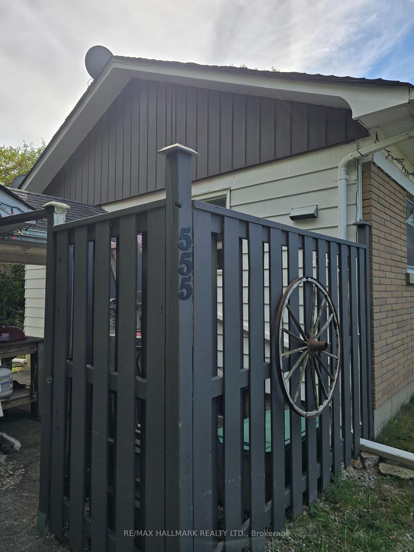 555 Wellington