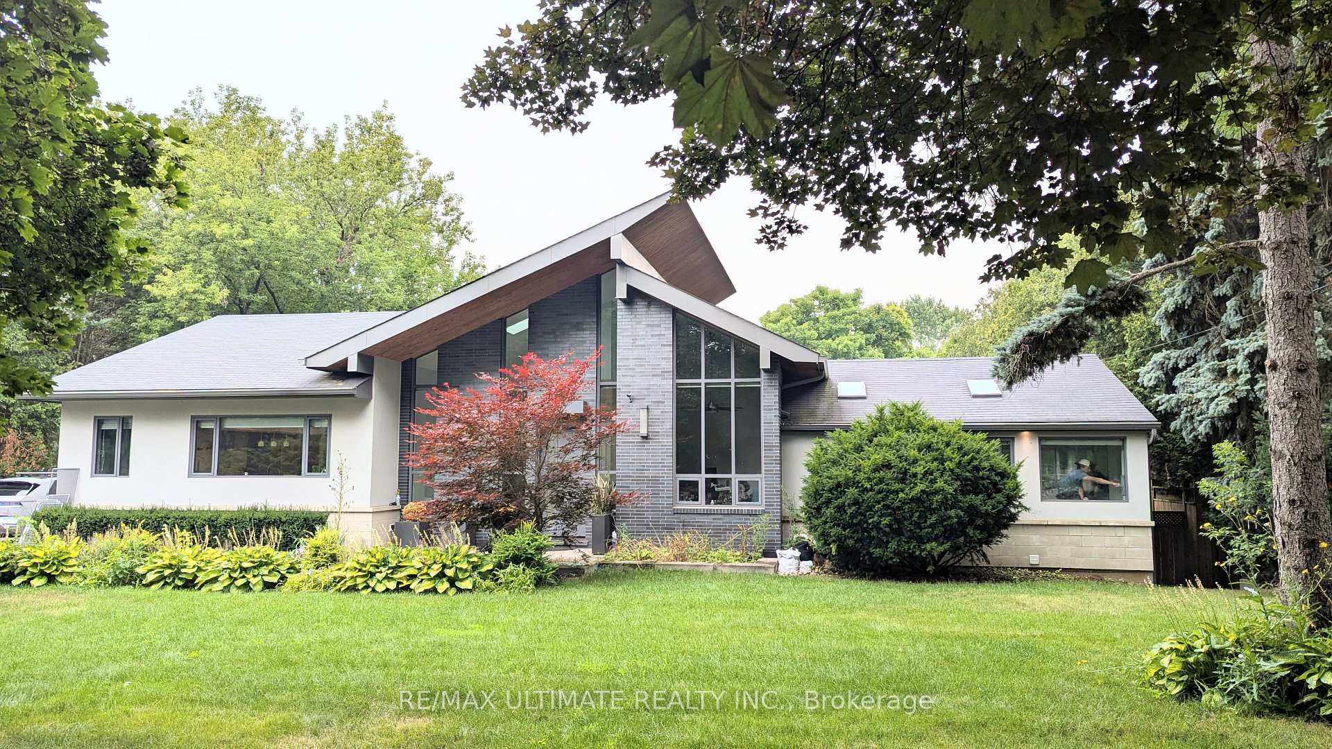 1101 Lakeshore