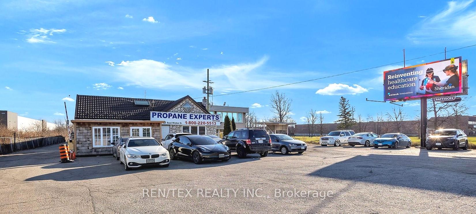 2568 Royal Windsor
