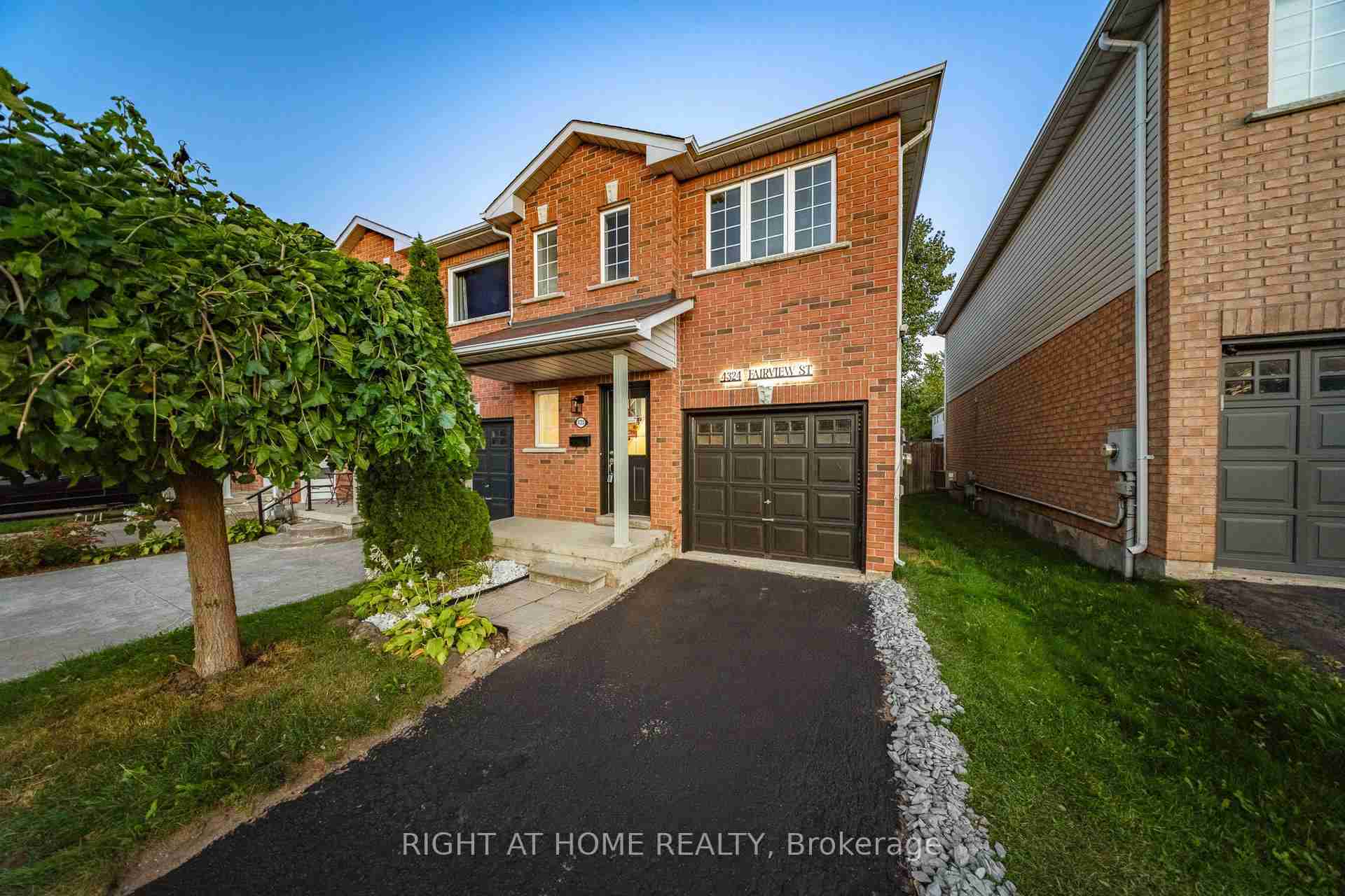 4324 Fairview Burlington - Property Image