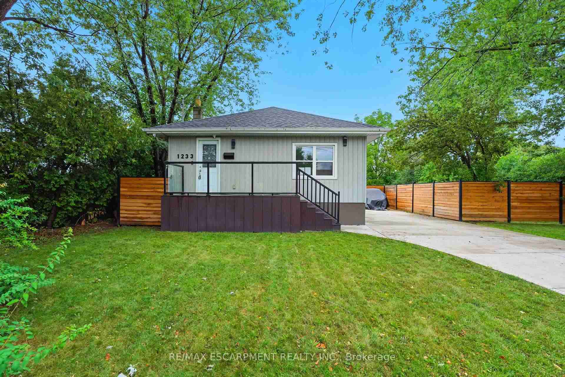 1233 Coric Burlington - Property Image