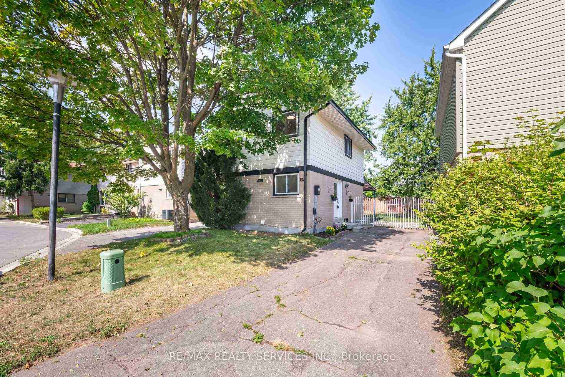 20 Greenhills Brampton - Property Image
