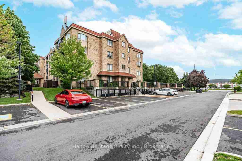 3499 Upper Middle Burlington - Property Image