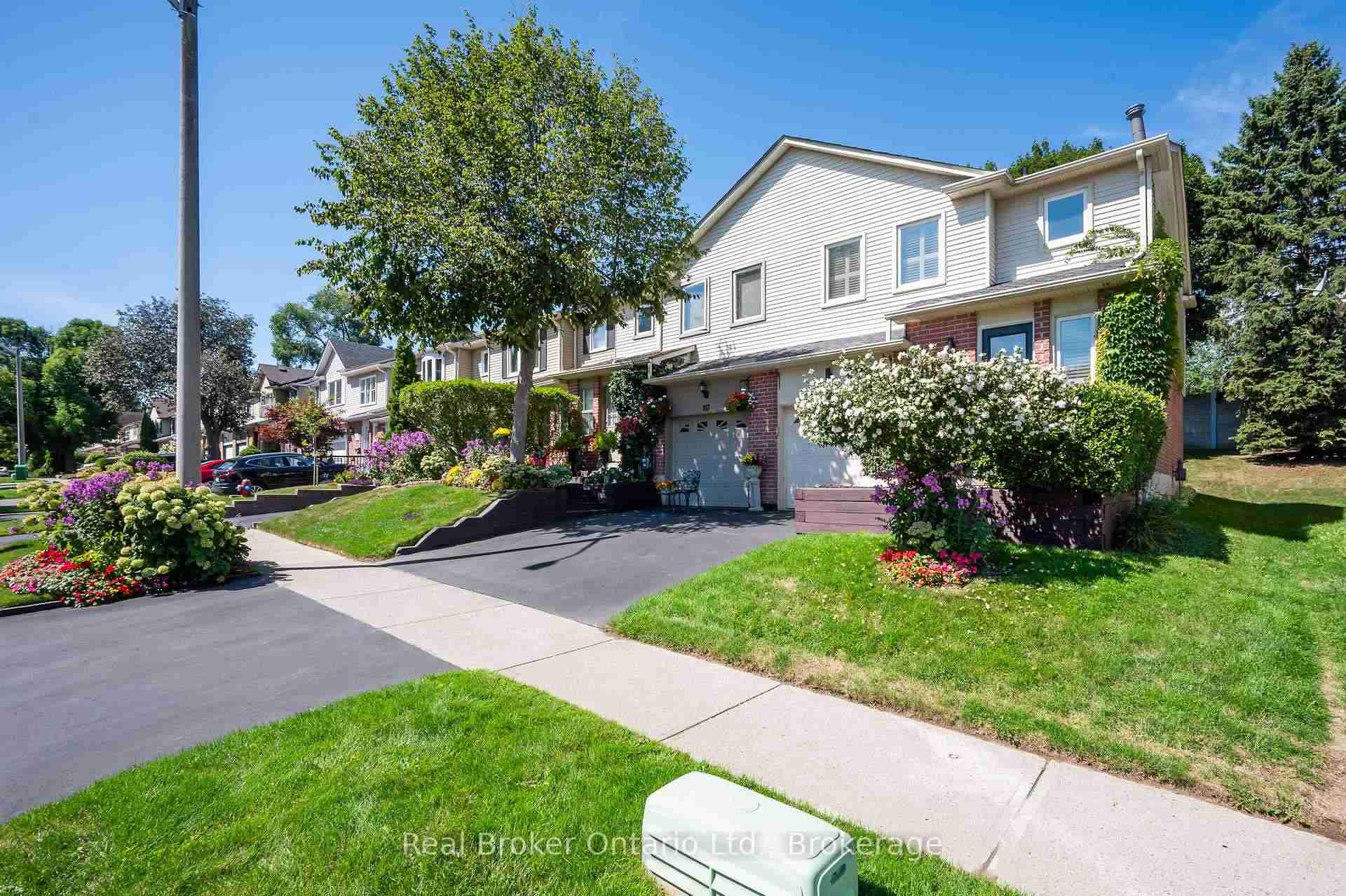 815 Sweetwater Mississauga - Property Image
