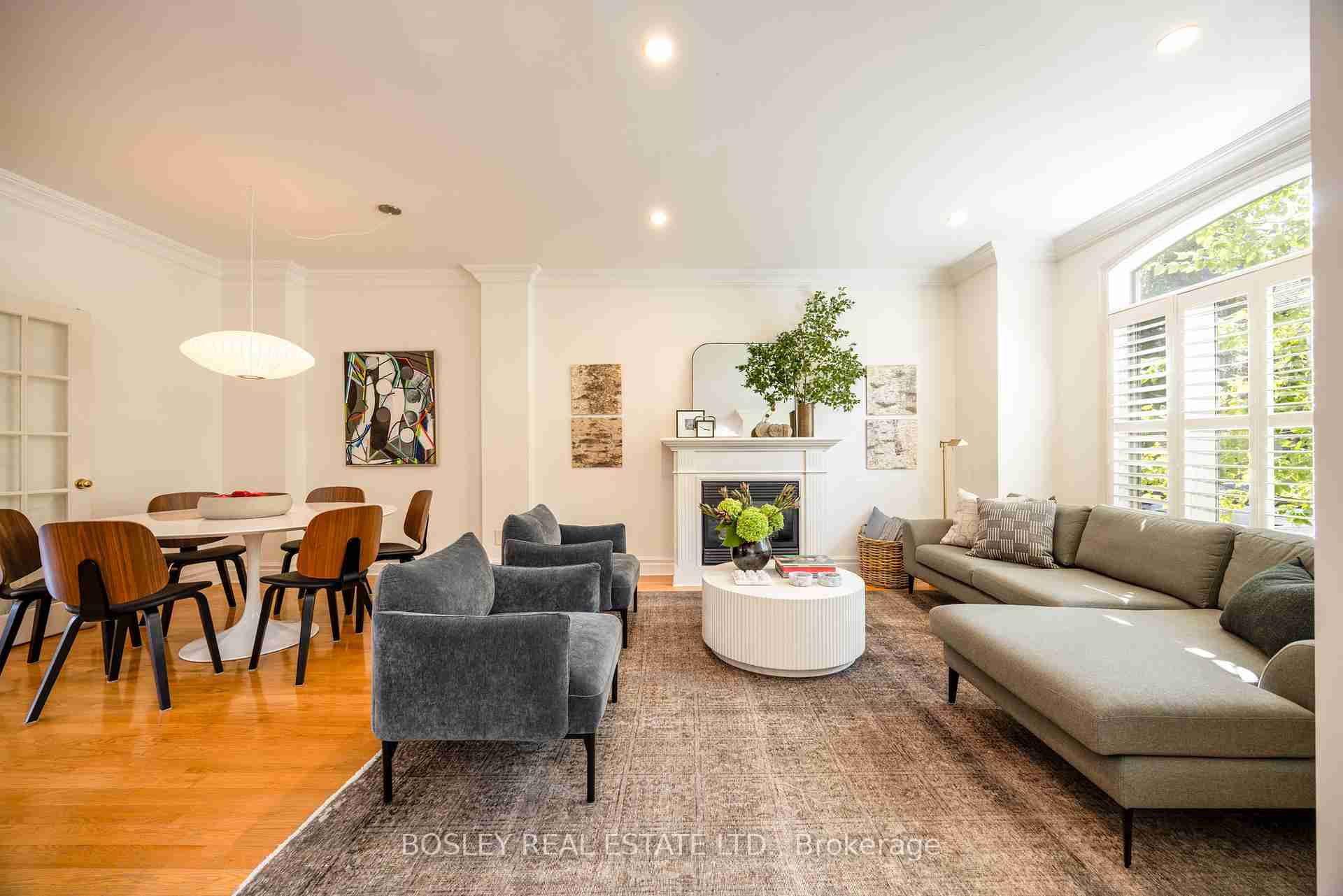 5 Lukow Toronto W01 - Property Image