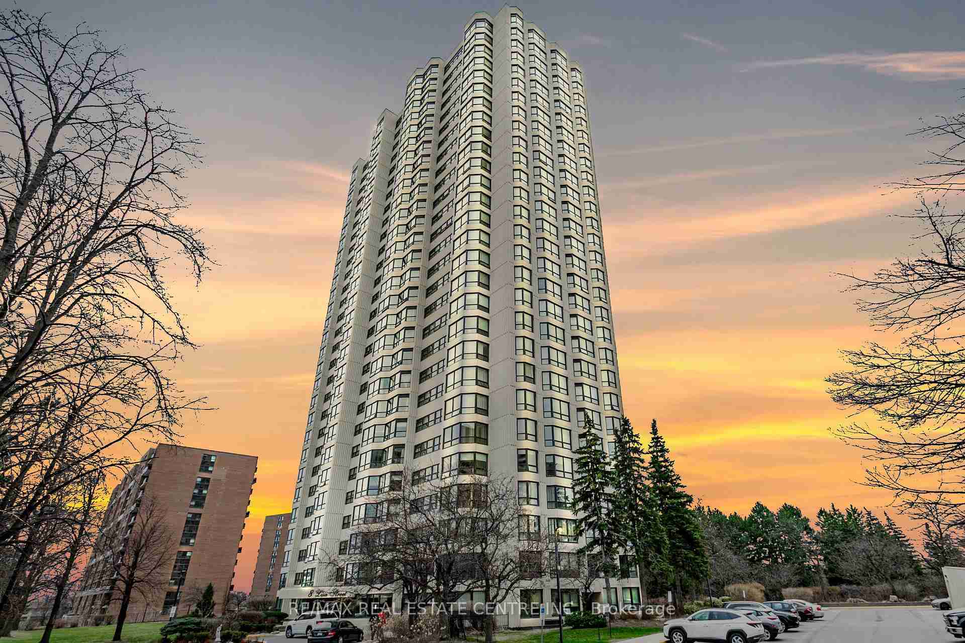 8 Lisa Brampton - Property Image
