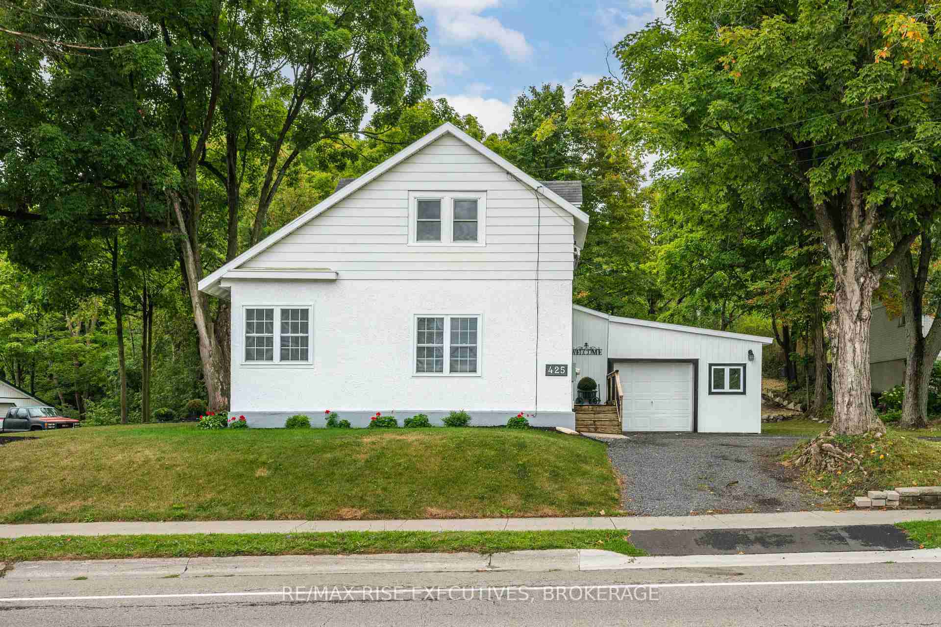 425 King Gananoque - Property Image