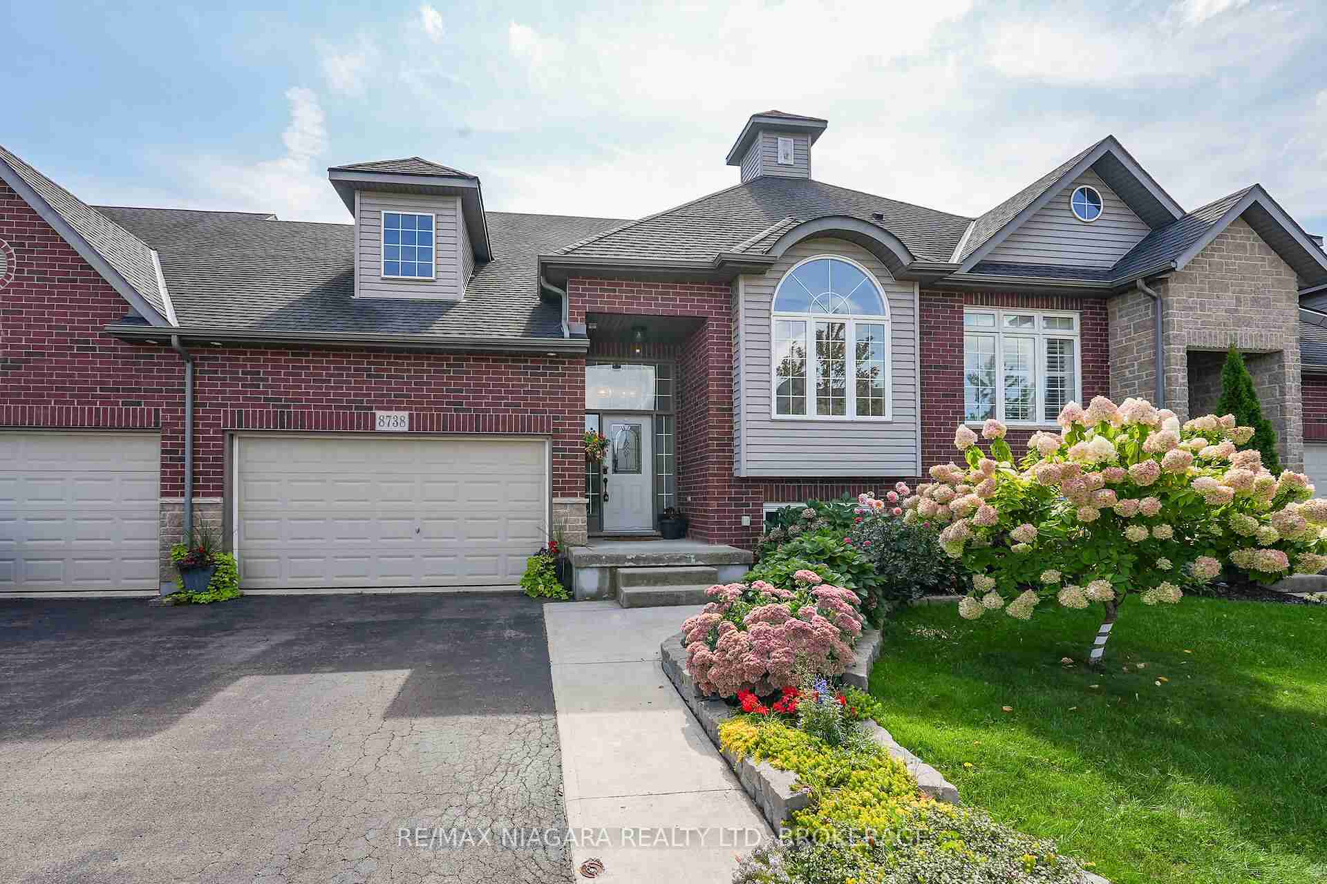 8738 Upper Canada Niagara Falls - Property Image