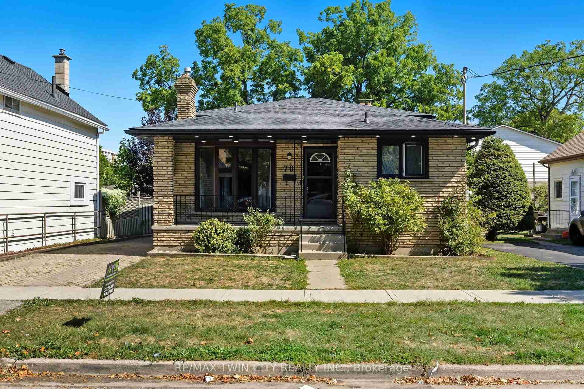 70 Oak Brantford - Property Image