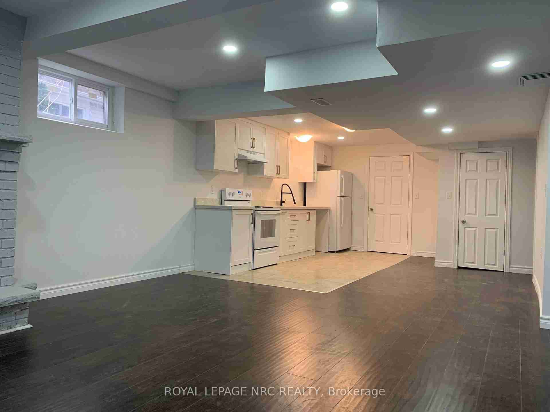 8200 WOODBINE Niagara Falls - Property Image