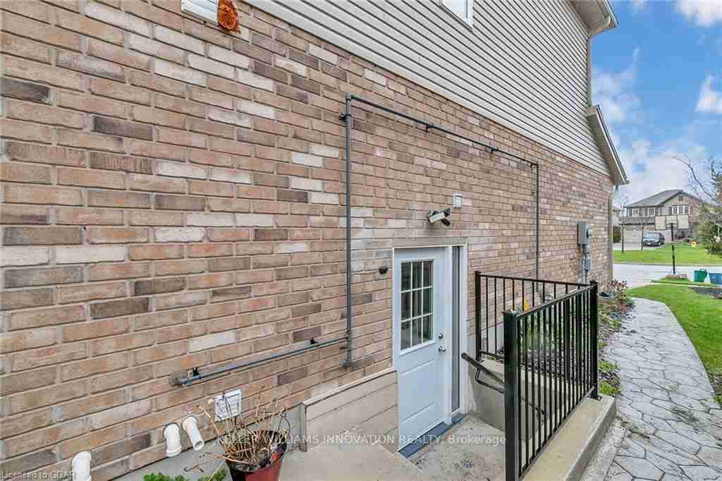 916 Magdalena Kitchener - Property Image