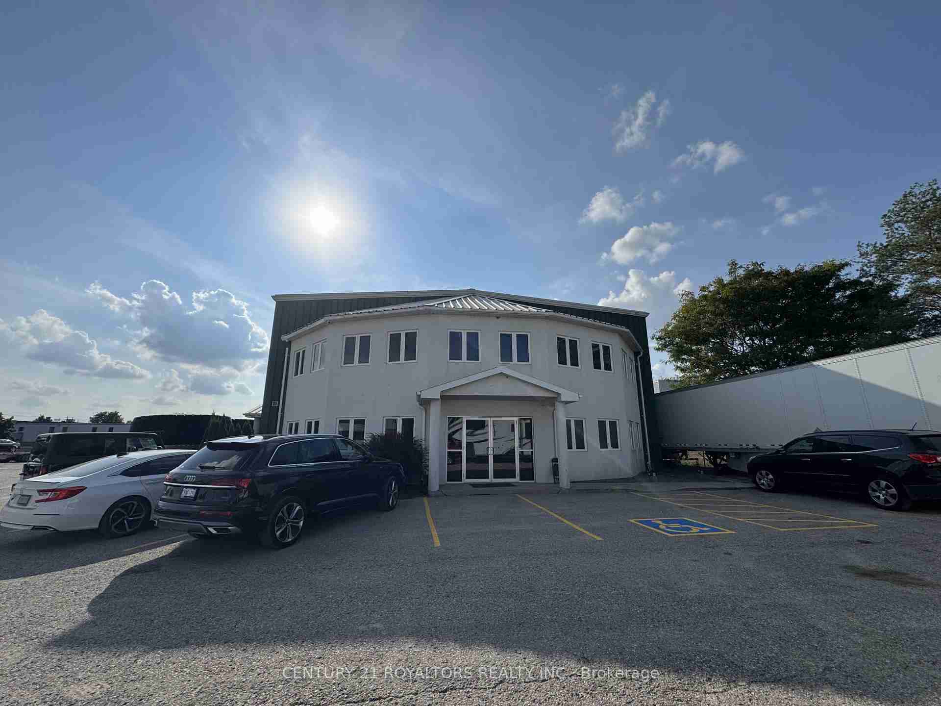 1015 Ridgeway